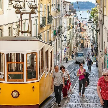Plum Guide - Heavy Crown Appartement Lissabon